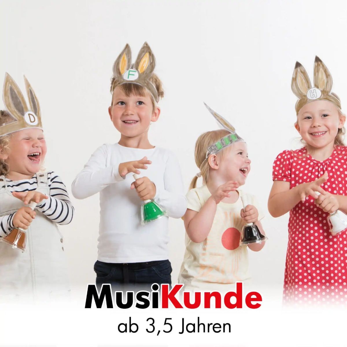 Kinder haben Hasenohren auf