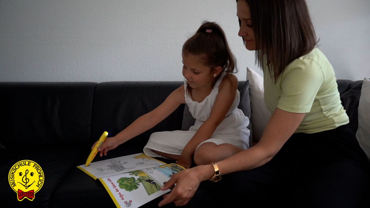 Mutter und Kind mit Bookii
