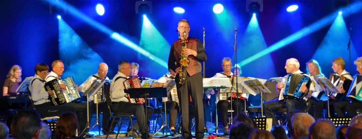 Showbühne Möbel Rieger Jubiläumskonzert 25 Jahre Musikschule Fröhlich