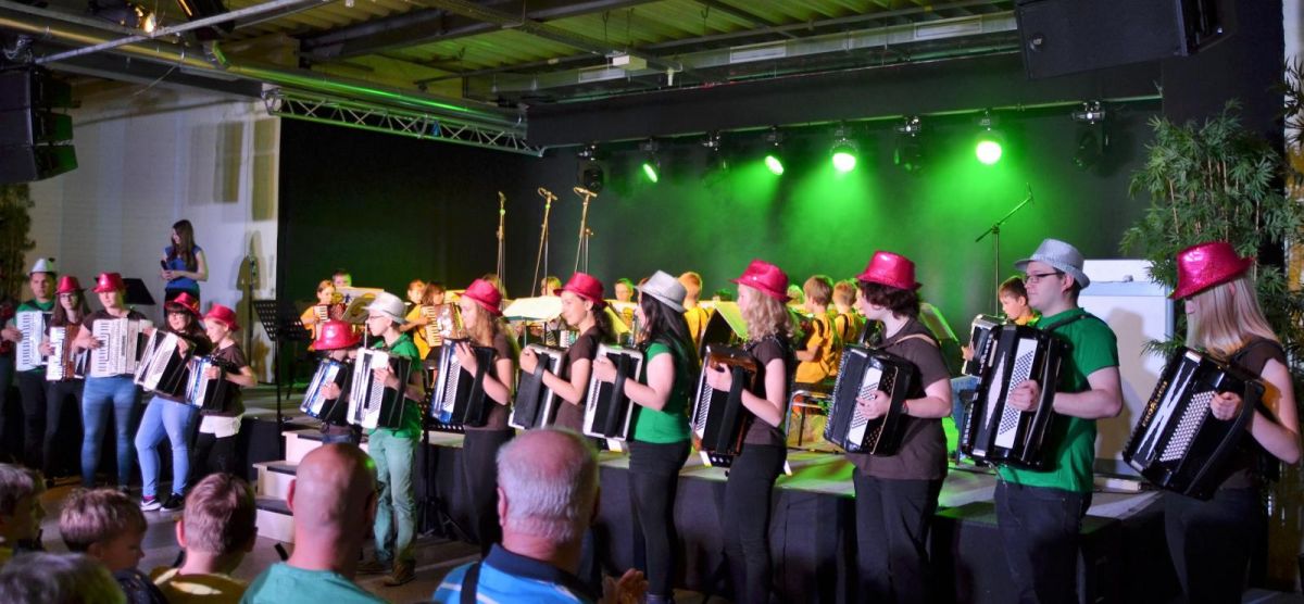 Jubiläumskonzert 25 Jahre Musikschule Fröhlich am 28. Mai auf der Showbühne bei Möbel Rieger