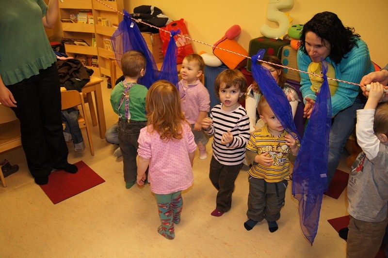 Vincent, Pauline, Lavina, Tialda, Leon, Felix und natürlich Toffel bei "In einem kleinen Bächelein"