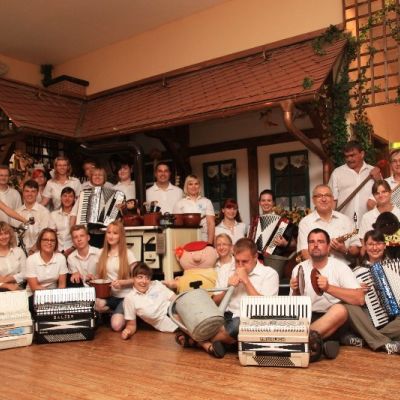 Fröhliches Harmonika-Orchester Krauschwitz, Bild 23 von 23